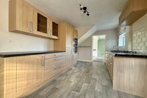 Kitchen/Breakfast Room- click for photo gallery